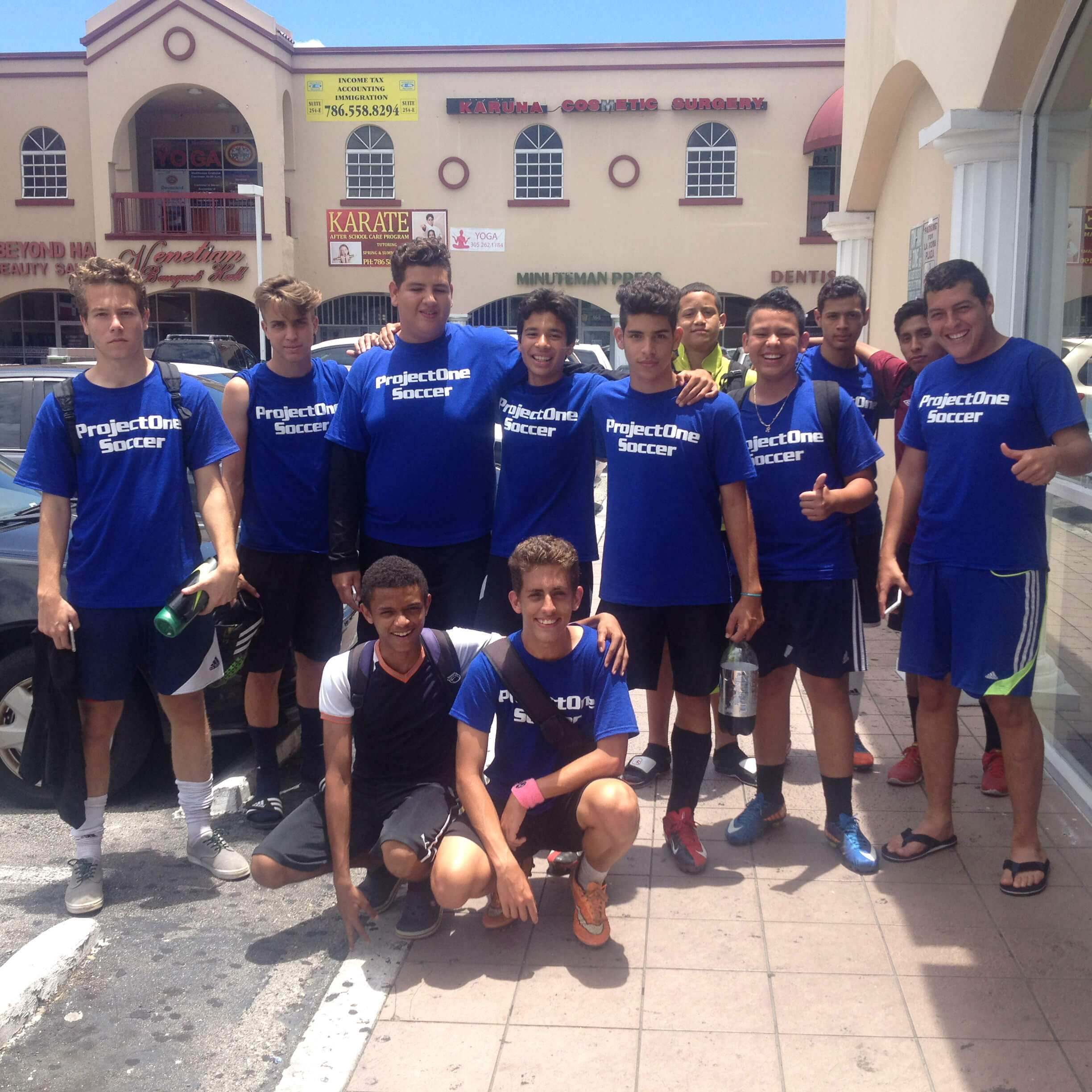 Max, Armando, Rafael, Camilo,  Julio Yasiel, Presley,Alex, Alonso y Edgar. Agachados, Alex y Fabio.