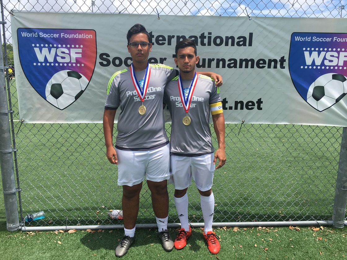 Diego Lopez y Manuel Sarcas. Jugadores de la Escuela Project One Soccer School de gran proyección en el fútbol norteamericano. (Primicia Deportiva.com)